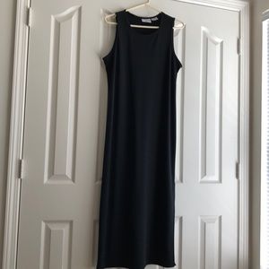 Sleeveless black long dress